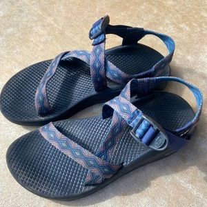 Women’s size 7 custom ordered Chaco’s. Will not find this print in stores!